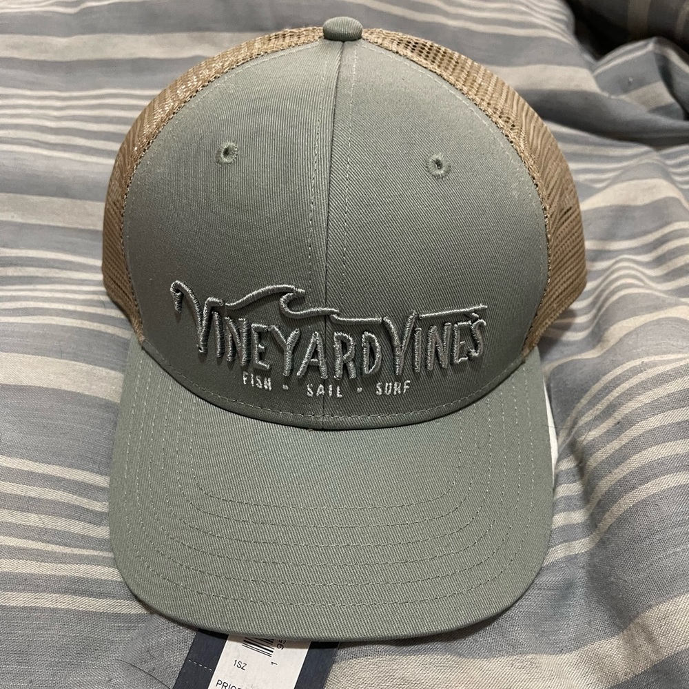 Vineyard vines trucker hat